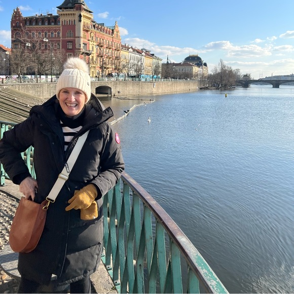 Meet your Posher, Beth - Picture 1 of 1